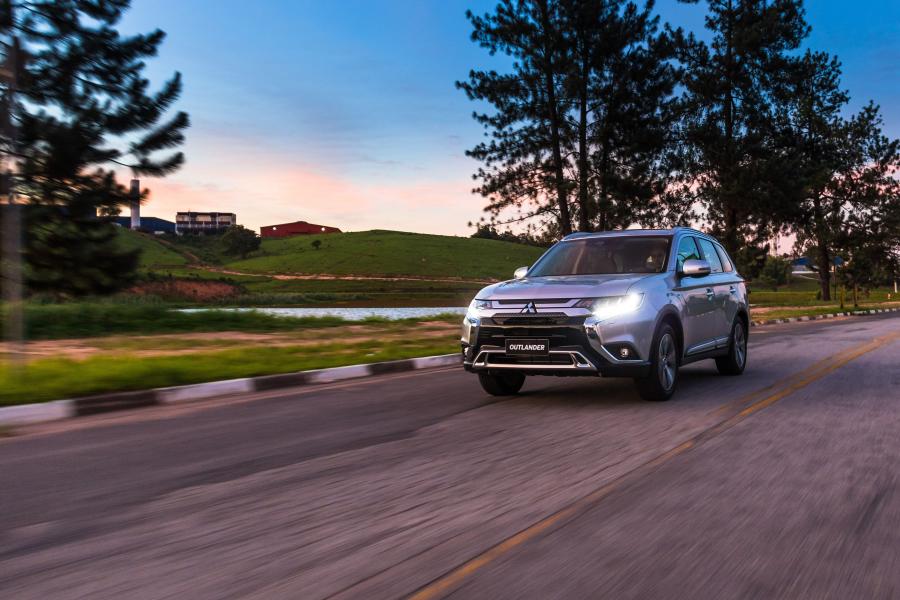  Mitsubishi Outlander HPE-S 2018 года  (LA) (фото 25 из 40)